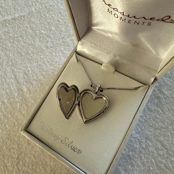 Treasured Moments Locket - Picture 4 of 5